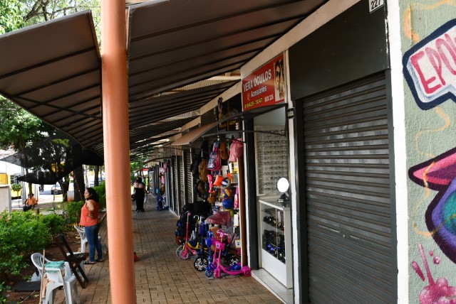Prefeitura de PP instala toldos fixos de proteção contra sol e chuva no Shopping Popular