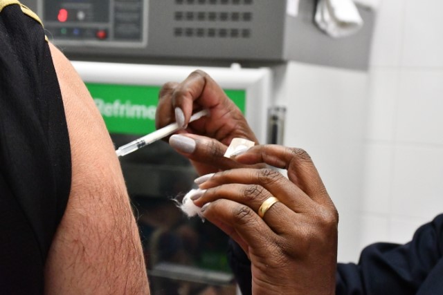 Sesau inicia imunização de profissionais da Atenção Básica contra a dengue