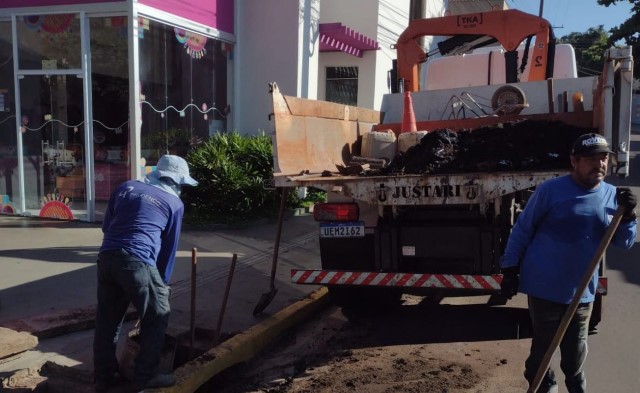 Prefeitura dá continuidade às limpezas preventivas em galerias no Parque do Povo 