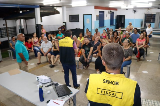 Semob faz reunião sobre novo sistema de transporte com moradores do Maré Mansa e Imperial