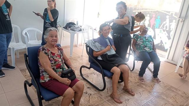 SAS faz atividade especial no CRAS Miriam Brandão para marcar Dia Internacional da Mulher