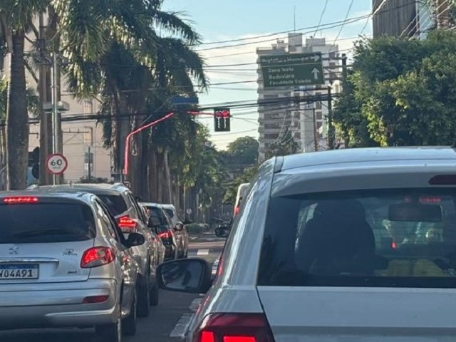 Semob inicia testes do novo sistema de semáforos com iluminação em LED