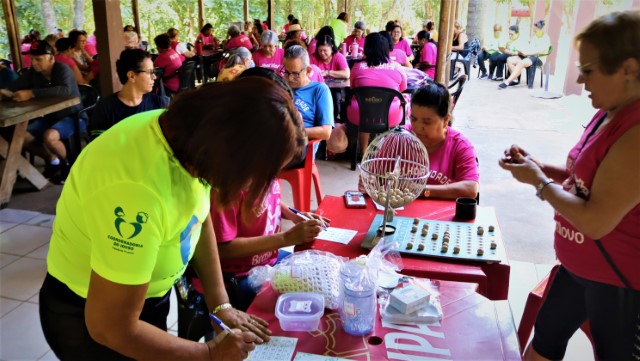 Idosos participam de dia de lazer promovido pela Coordenadoria do Idoso