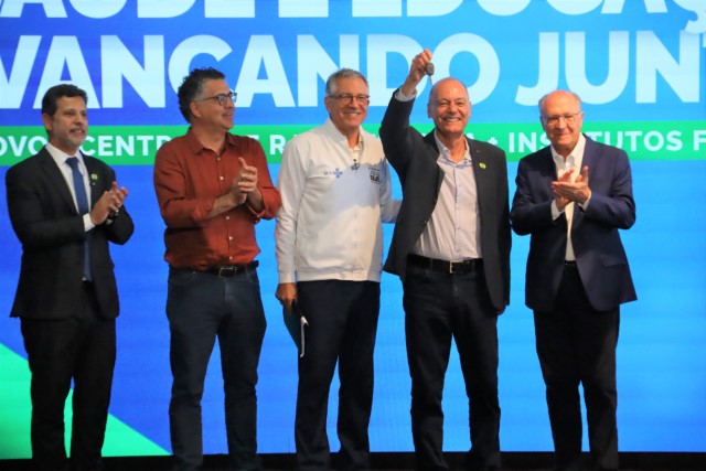 Vice-presidente, Geraldo Alckmin, entrega sete novas ambulâncias do Samu para Prudente