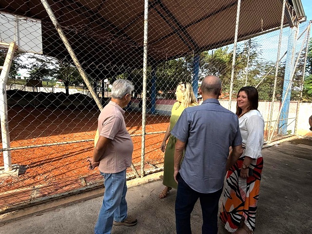 Prefeito e secretários vistoriam obras em escolas municipais