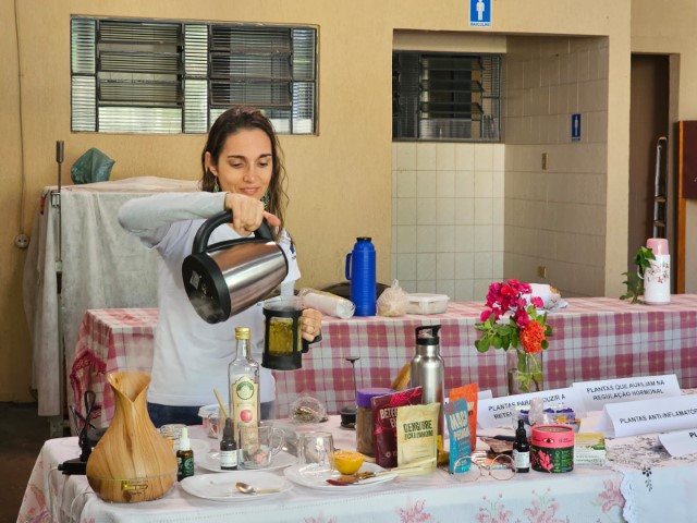 Equipes da Sesau promovem oficinas com uso de plantas medicinais para promover a saúde