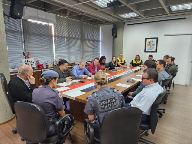 Prefeitura e Comissão iniciam preparativos para solenidade de 9 de Julho