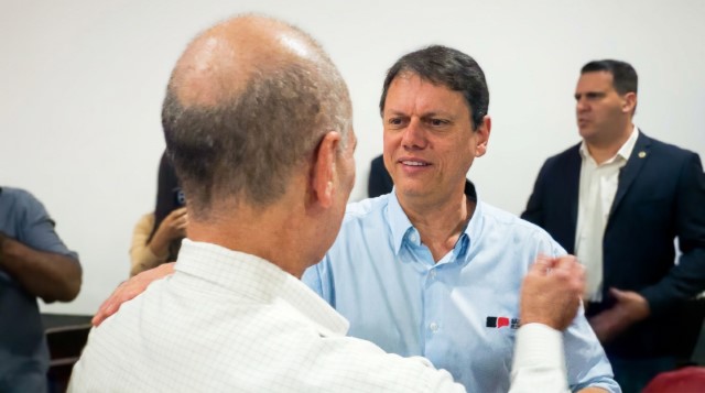 Em SP, Tupã confirma envio de R$ 10 mil para recape; assinatura ocorre durante Feicorte