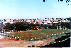 Secretaria de Obras constrói campo de futebol no Ana Jacinta