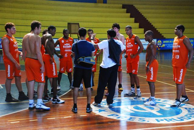 Equipe sub-19 de basquete da Semepp vence Associação Luso de Bauru por W.O