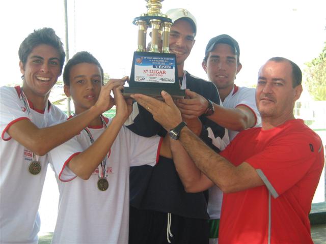 Tênis de campo masculino conquista primeira medalha de Prudente nos Joguinhos