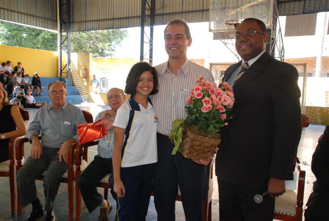 Colégio Adventista presta homenagem ao Dia dos Pais e destaca Semana Contra o Bullying