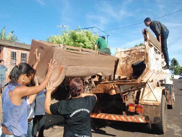 Projovem Urbano faz arrastão de limpeza no Morada do Sol e Belo Galindo