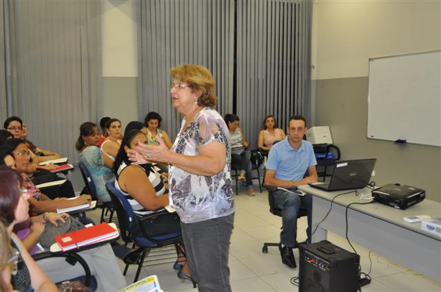 Método de alfabetização sociolingüística é oferecido a professores da rede 