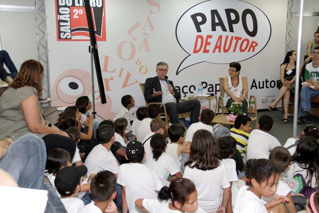  Para escritor Ricardo Azevedo Salão do Livro humaniza contato entre público e autor  