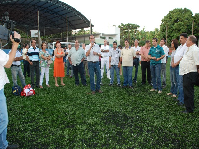 Prudente ganha campo público com grama sintética no Ceab do jardim Itapura I
