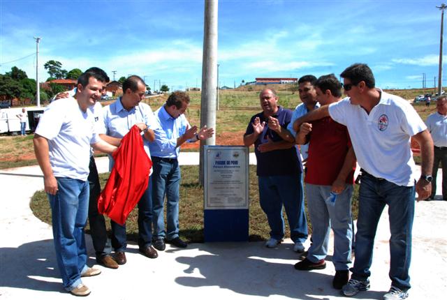 Prefeitura entrega Parque do Povo no Alexandrina e cobertura de quadra é cogitada