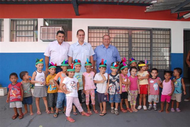 Prefeitura entrega reformas em três escolas que somam investimentos de R$ 1,2 milhão  
