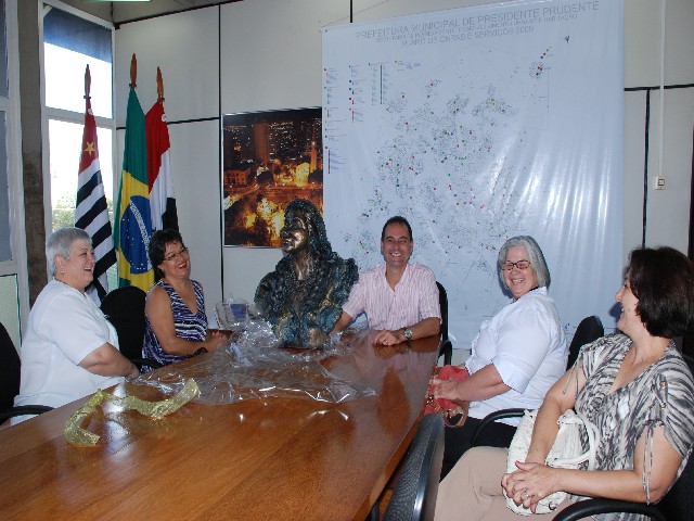 Lote de escultura exposto no Matarazzo destina renda da venda ao Allan Kardec