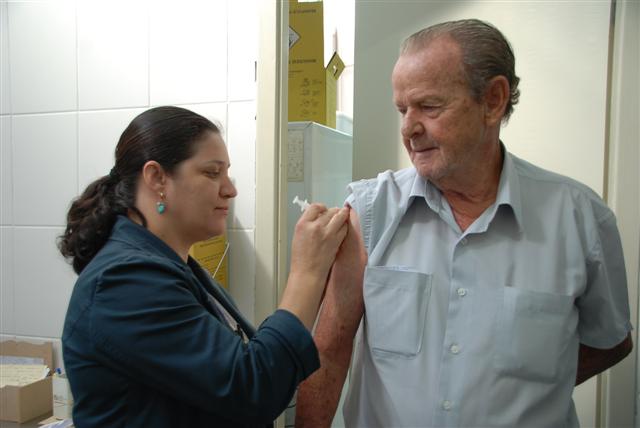 Vacinação contra gripe atinge 30% do público alvo em quatro dias de campanha