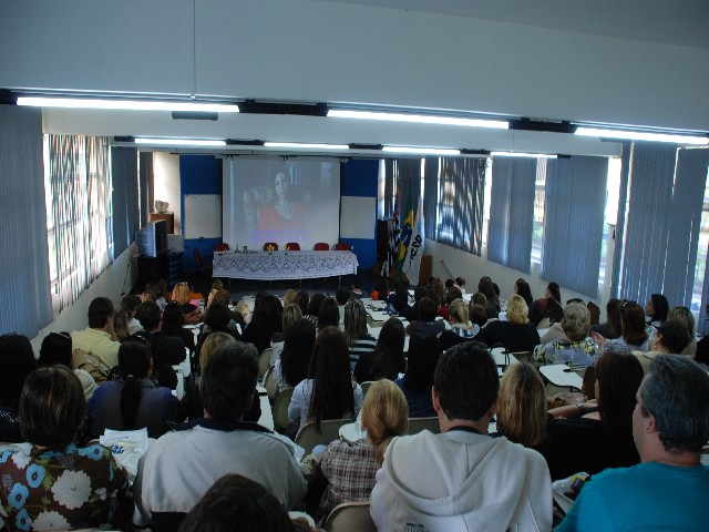 Professores e educadores sociais recebem capacitação sobre violência sexual infanto-juvenil
