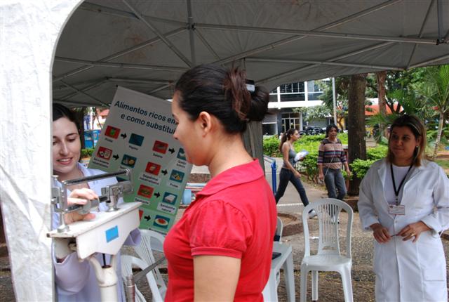 Saúde adere ao Dia de Combate a Obesidade e oferece orientações na Praça 9 de Julho