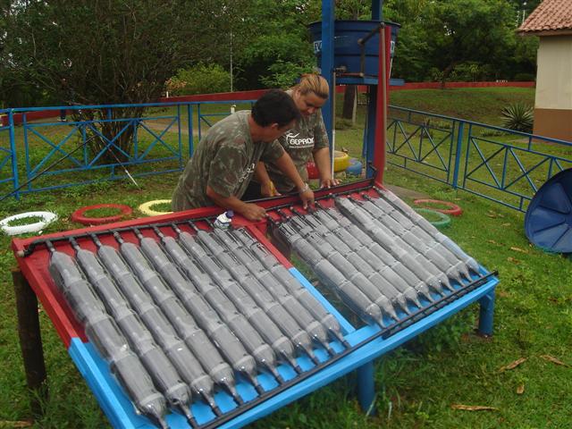 Material reciclável é utilizado em aquecedor solar na Cidade da Criança 
