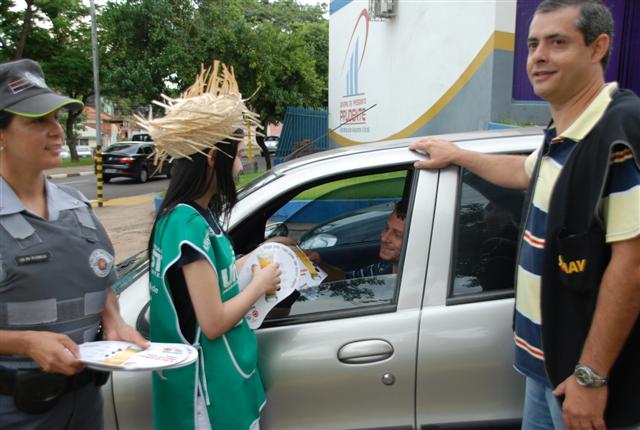Semav, Polícia Militar e Unoeste promovem ‘Trote do Bem’ para orientar motoristas 