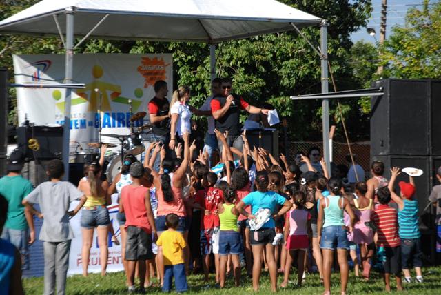 Prefeitura atrai mil pessoas em primeira edição do ‘Jovem no Bairro’ em Floresta do Sul