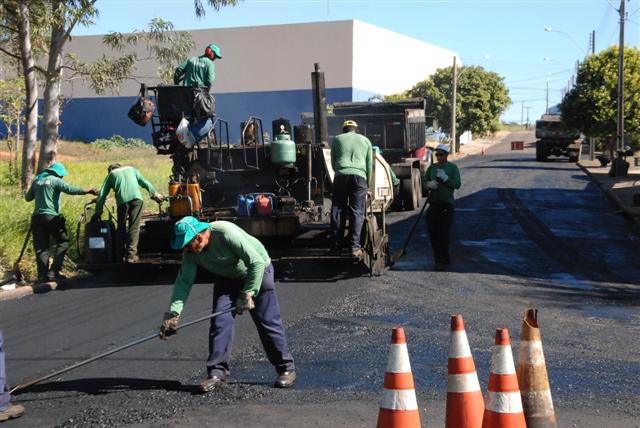 Recapeamento asfáltico é retomado no Jardim Cambuy e Residencial Florenza