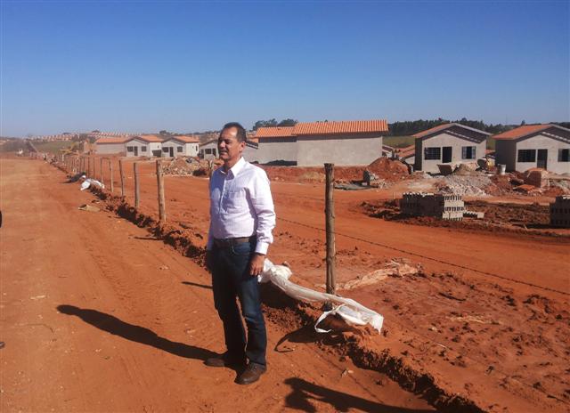 Prefeito confere obras do maior programa habitacional da história de Prudente