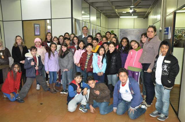 Alunos da Escola José Soares Marcondes visitam o prefeito e abordam o tema patriotismo