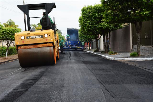 Recapeamento é concluído no Alto da Boa Vista; no Santa Mônica, trabalho tem continuidade