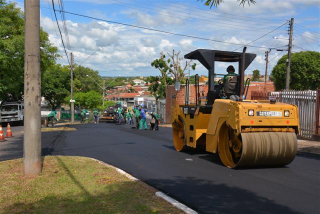 Prudenco inicia recapeamento na Avenida Tancredo Neves e mantém no Servantes I