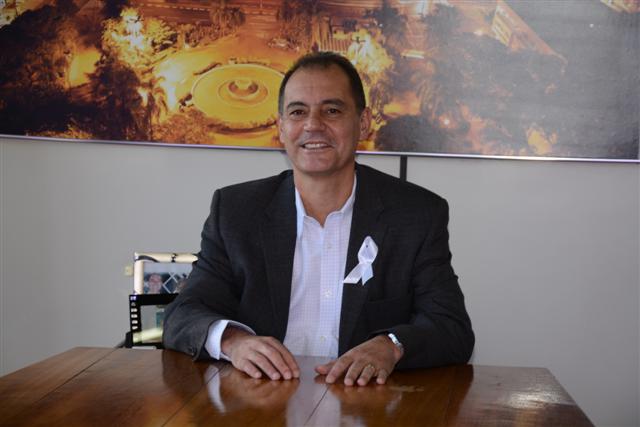 Prefeito adere a campanha de prevenção à violência ‘Laço Branco’ promovida pelo Creas