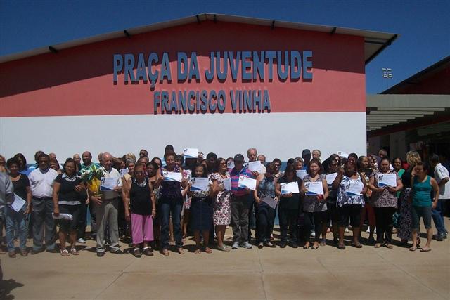 Praça do Ana Jacinta oferece 80 vagas do curso de informática voltado à melhor idade
