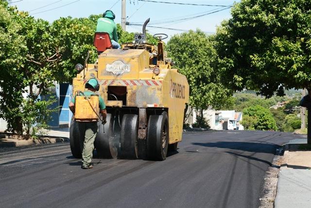 Recapeamento asfáltico contempla ruas da Vila Comercial e do Jardim Santa Paula 