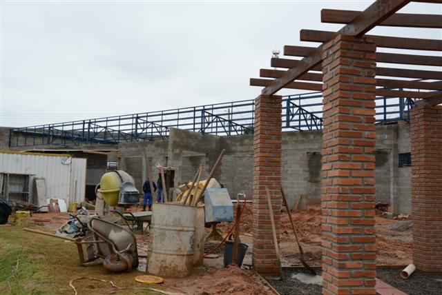 Construção da Praça do Humberto Salvador é vistoriada pelo prefeito e vereadores