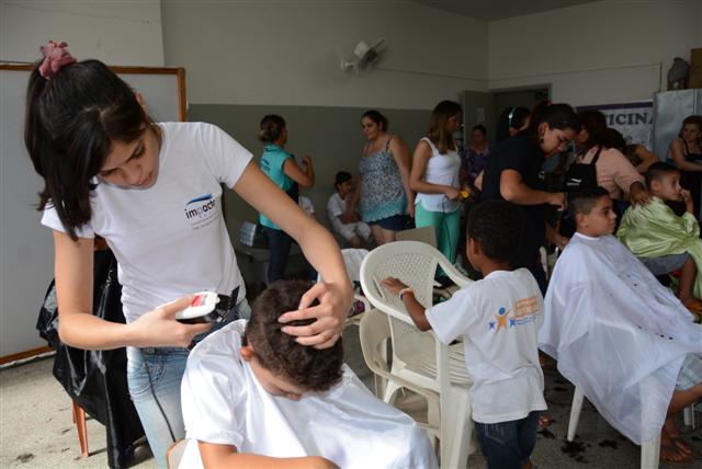 Projeto Aquarela realiza ‘Dia da Beleza’ em alusão à semana da criança