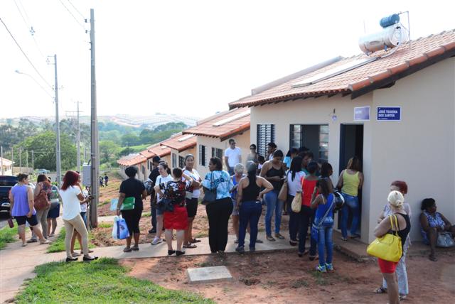 Famílias contempladas vistoriam moradias do Residencial Cremonezzi