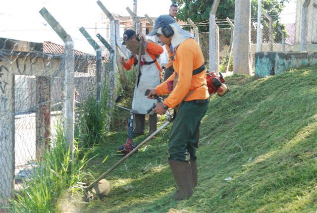 Prudenco realiza manutenção urbana nos Cras São Pedro e Sabará e nos fundos de vale  