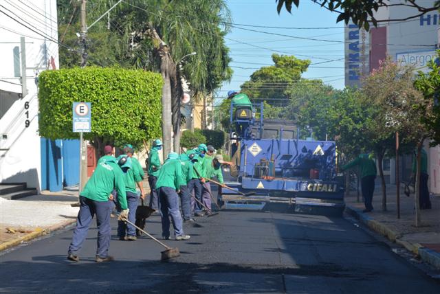 Prudenco executa recapeamento no quadrilátero central com início na Rua Dr. Gurgel