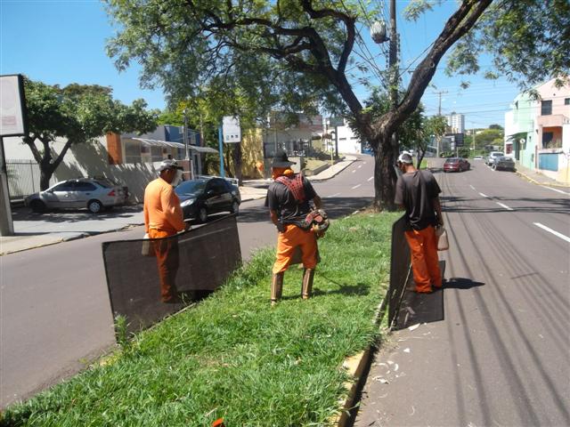 Prudenco conclui limpeza no Parque do Povo e inicia em canteiros de avenidas centrais 