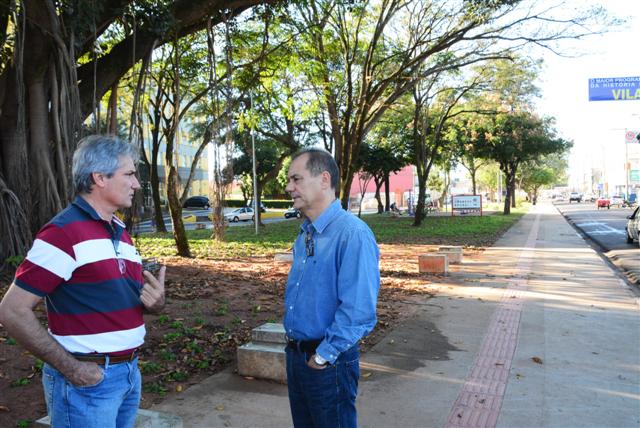 Prefeito vistoria andamento dos serviços de reforma do Parque do Povo
