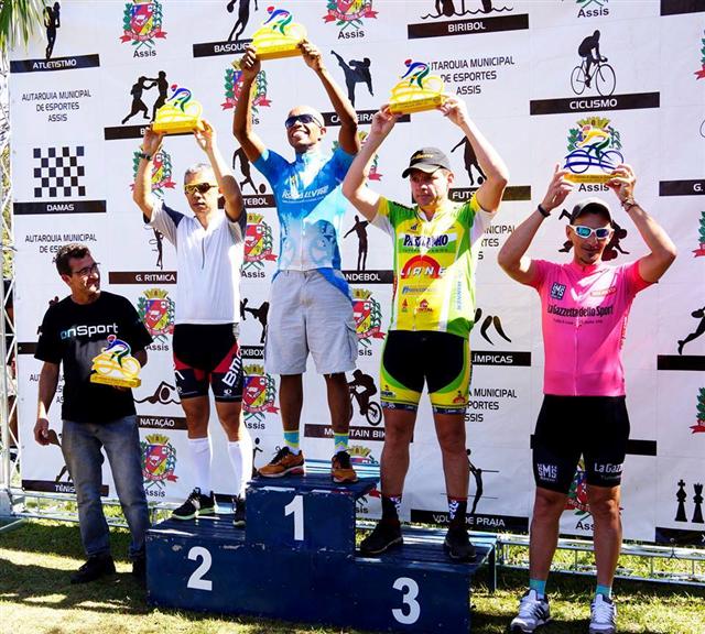 Ciclistas Maurício e Almir Lobo conquistam bronze e prata na Copa Assis de Ciclismo