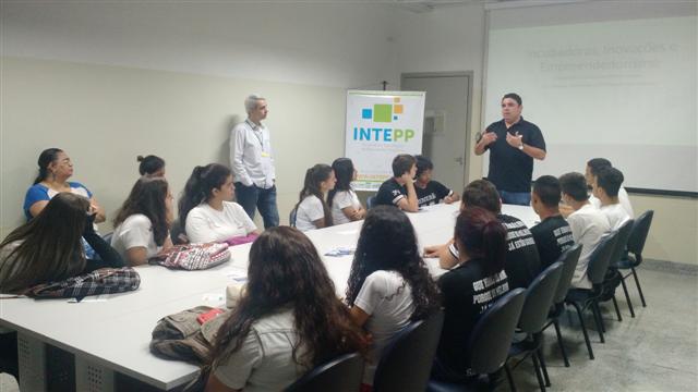Alunos da escola Florivaldo Leal participam do projeto Futuro Empreendedor