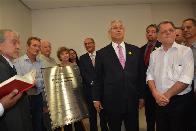 Prefeito prestigia inauguração da Sala de Radioterapia do Hospital do Câncer de Prudente