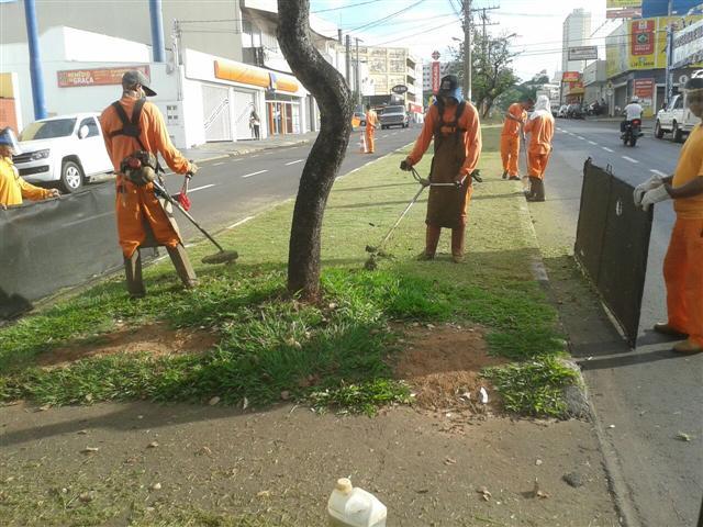 Frentes de limpeza da Prudenco atuam na Avenida Washington Luiz e Parque do Povo