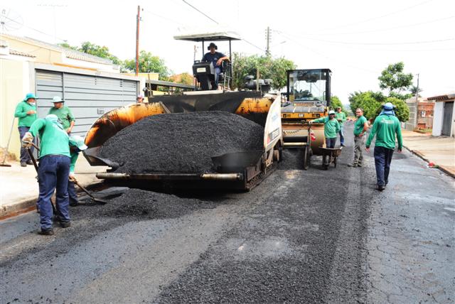 Recapeamento atinge reta final no Jardim Itaipu e segue no Cedral e Vale do Sol 