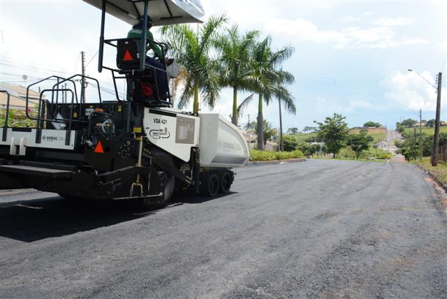 Prefeito lança recape no Girassóis e anuncia novo contrato com investimentos de R$ 20 mi